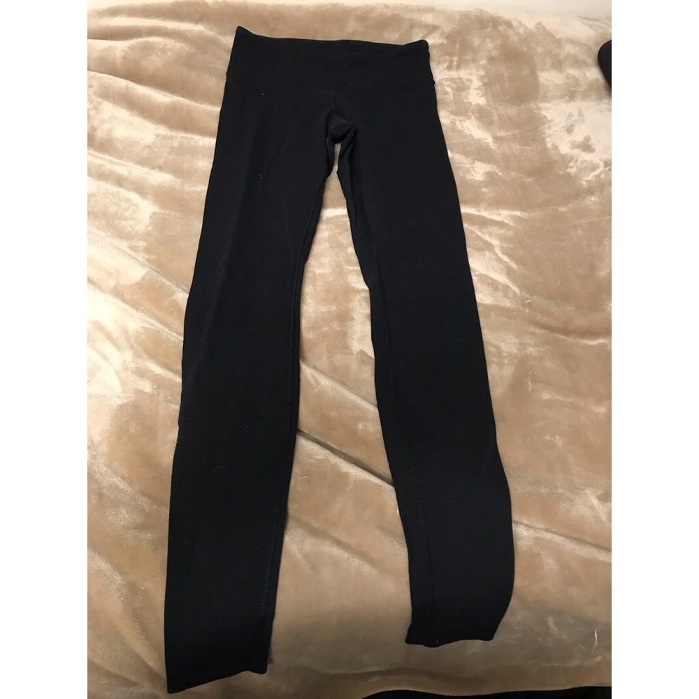 Black low waisted lululemon leggings
